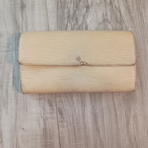 LOUIS VUITTON Yellow Epi Leather Bi Fold Long Wallet Purse Women's - Picture 1 of 14